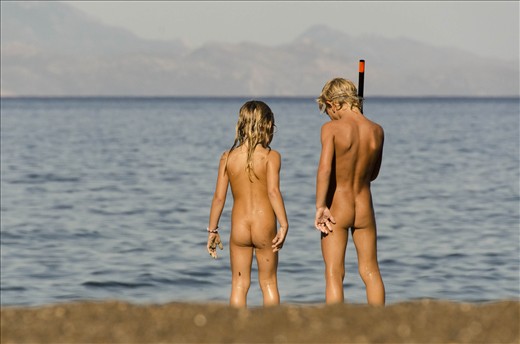 Aris and his friend Iris, the only two young residents of the summer community.