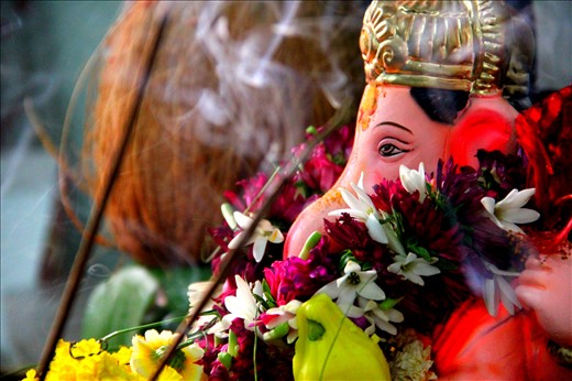 3. The Ganpati Ji is decorated with ornaments, flowers and lights. Prayers are performed every morning and evening using flowers, rice, betel nuts and leaves, turmeric, red powder, coins and oil lamps