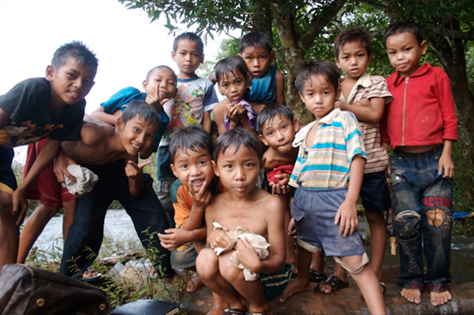 Playing in the river, I fell on my back with my cameras sat up to see this.