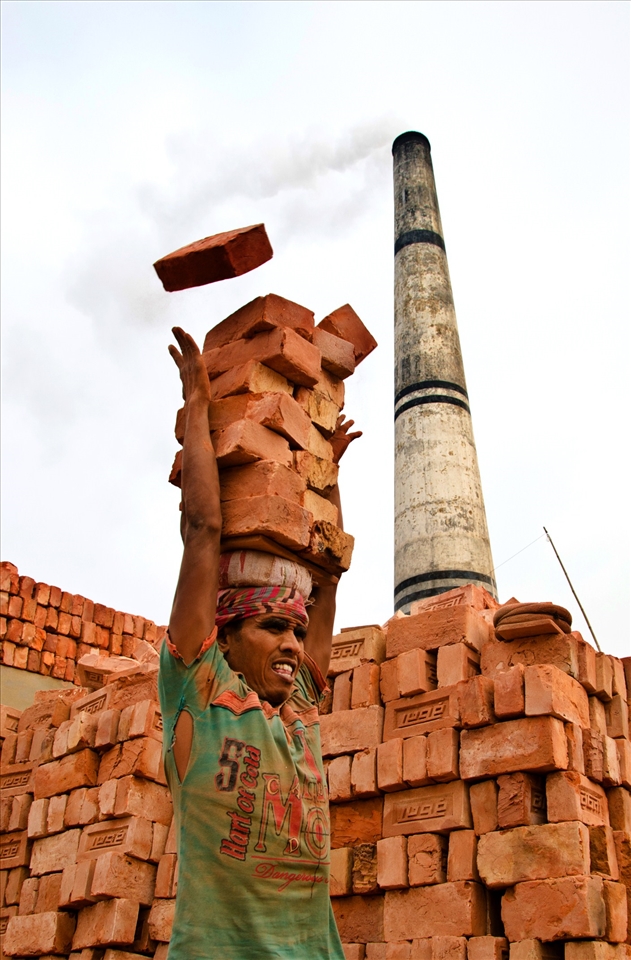 brick kilns emit toxic fumes which are harmful to eye, lungs and throat