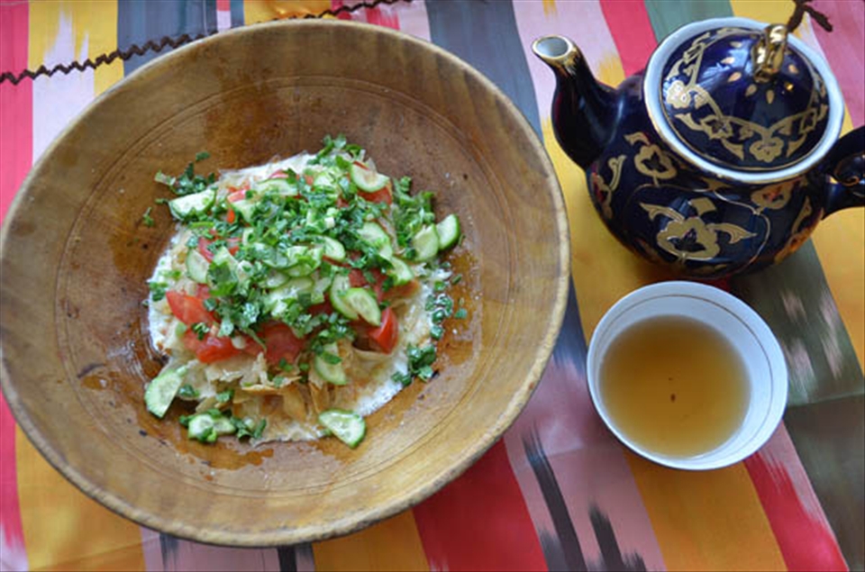 Qurutob with a cup of hot green tea.