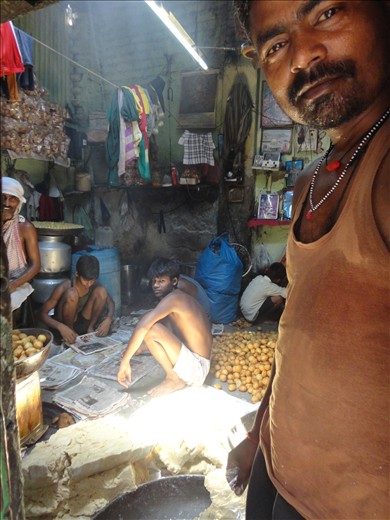 Dharavi's illegal food factories: this small room produces 10,000 'puris' daily