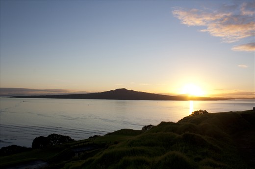 Looking out to sea across the Hauraki Gulf from Northhead we see the sun rising behind Rangitoto Island, another New Zealand icon. During World War 2, a Japanese submarine was seen travelling past Rangitoto and heading into the harbour, luckily to no effect however. Shot at F9, shutter speed 1/80sec. I.S.O 100 with a Focal length of 21mm