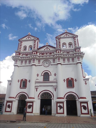 Iglesia en pueblo de Guatapé