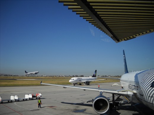 Volaris A319s, Mexicana A320, Tijuana Rodriguez Airport