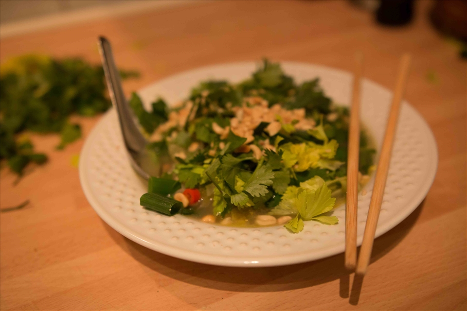 Layer the coriander, celery leaves, spring onions and peanuts and enjoy