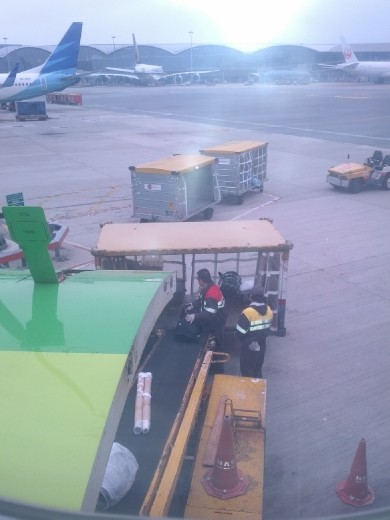 personal was very gentle with luggage )