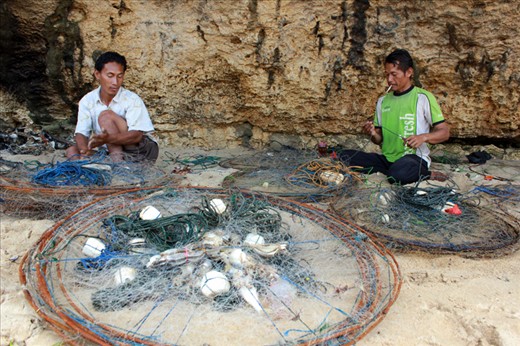 Two fishermen t were tagged lobster bait.