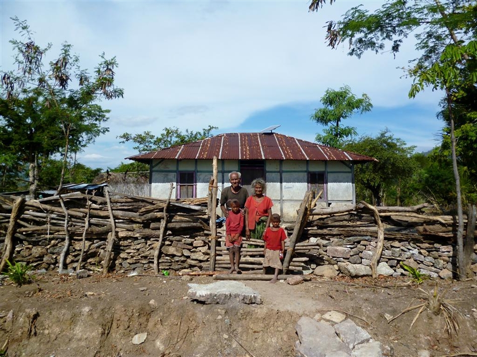 A Timorese family. Worn out, with a very humble, but always incredibly warm home
