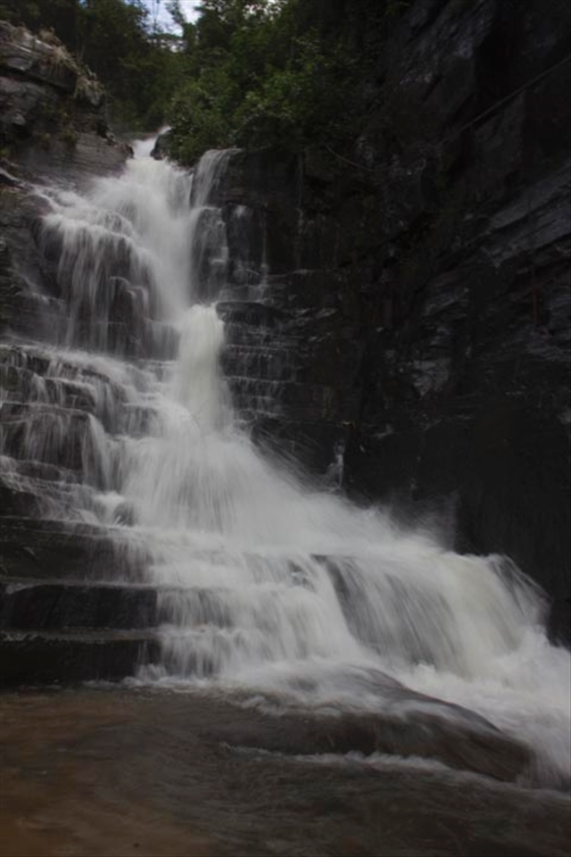 Cascading Venus :

Nuwara Eliya, hailed as the Little England is the ultimate getaway for both the local and the foreign traveler in search of the cool climes and nature in its sumptuous wonders.  The waterfalls adorn the entire region. This cascading beauty is one that gives you that chill along with the warmth of Mother Nature.