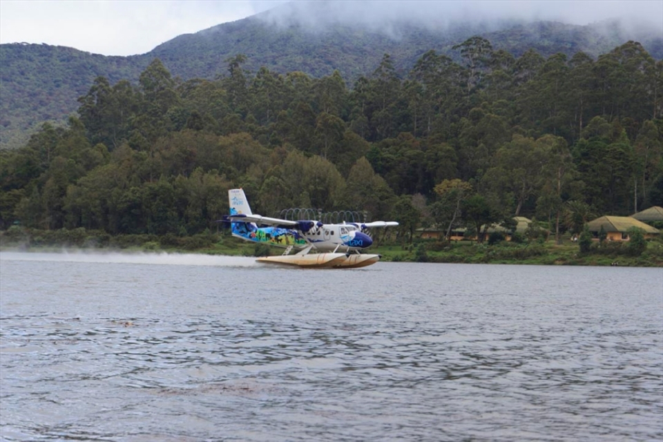 Gregory lake: The Tamasha -

Gregory lake with its mystique demeanor enhanced by the discrete fog is the the cynosure in the heart of Nuwara Eliya town. Lately the lake has become quite a sensation with the launch of the sea planes. It is a tourist haven with such lovely paths for trekking, cycling and horse riding by the banks. In addition one could always indulge in kayaking, boat riding while treating oneself to local favorites at the wayside eateries. 

