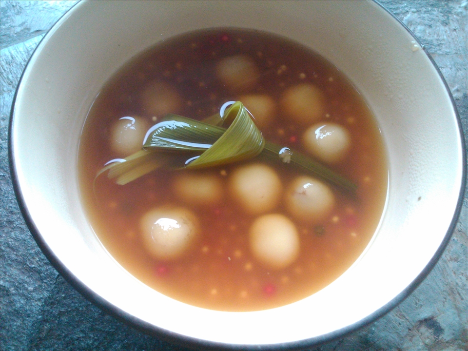 a bowl of warm wedang ronde