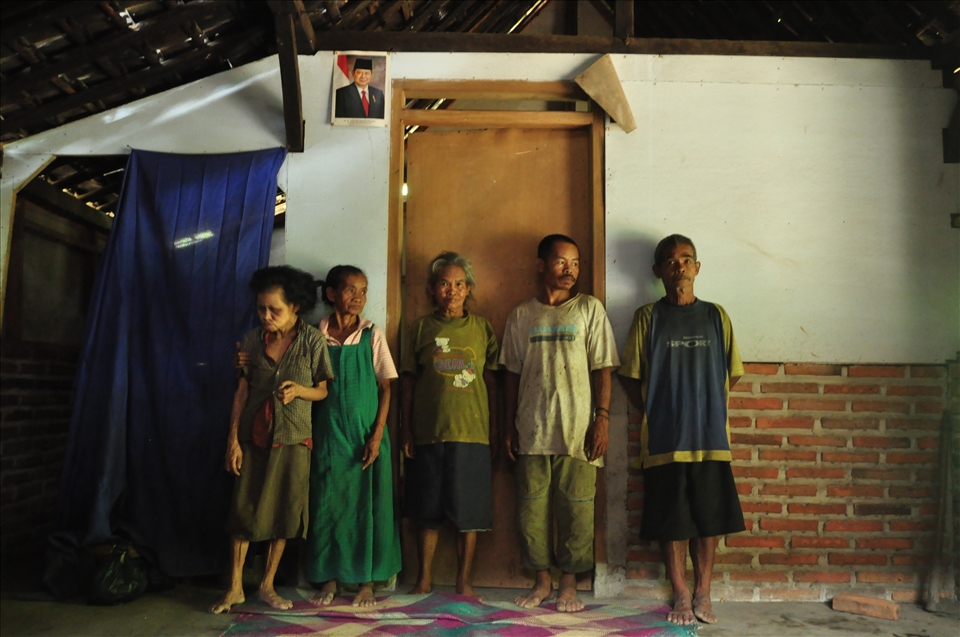 the origin of the idiot village is due to inbreeding and lack of education