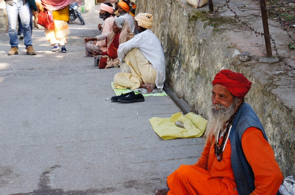 I found this old sadhu(India Monk) waiting for someone to offer him alms and food and I watched him for couple of hours. Even after a long time,with none offering him anything, he didnot feel frustated,didnot talk much ; just recited some hymns from the holy scriptures and often used to close his eyes. I was amazed at his patience and a sense of aloofness and seeing the waves of calmness over his face. 