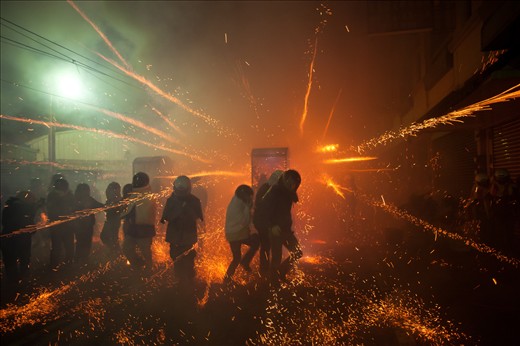 It is said that the Yanshui Beehive Fireworks Festival originates from a cholera epidemic which broke out in the late 19th century and lasted for more than twenty years. In order to drive out the evil spirits and ward off the disease, the survivors invited the spirit of Kuan Kung, the Chinese god of war.The event takes place every year during the chinese new year, when huge crowds enter the smal town of Yangshui to celebrate what I call the biggest ongoing firework show on earth. From dusk till dawn, thousands of fireworks are shot mostly horizontal trough the peaked alleys. As mentioned, while it has its roots in driving away evil spirits that depress the locals, it has evolved into an explosive event of the 