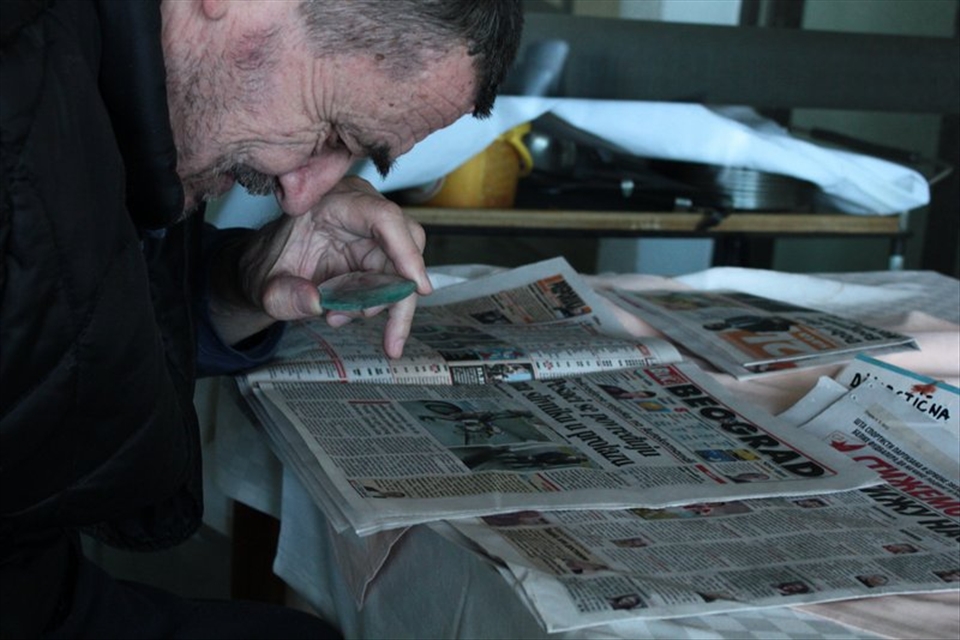 Glasses do not help anymore, this magnifier is the only way  for reading papers 