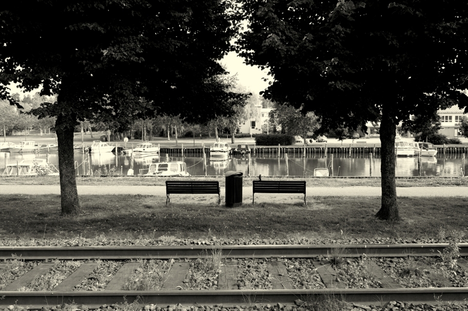 Here is what Uusikaupunki what is in a nut shell. Peaceful old town with nature, boats, ocean and an occational train to and from industrial area.