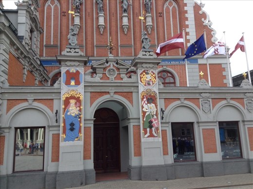 Blackheads facade with 'Black' Maurice