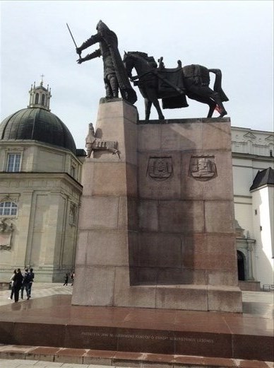 Gediminas statue