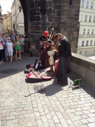 Bridge buskers