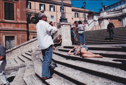 Love for unknowns;

Lovers at Piazza di Spagna.