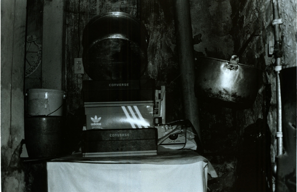 This photo was taken at a house in the savannah of Bogota, as you can see the house was not a lot of resources, but the people were spending large sums of money on clothes and shoes shops known only by appearances is more important than you are before a sociendad, to appreciate what you have and improve