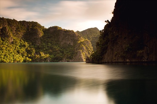 The warmth of the sun lights up the ridges surrounding Barracuda Lake, which is 
just one of the several lakes of Coron. It is amazing how you can have such an 
enormous and magnificent lake all to yourself.
