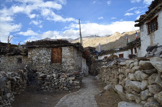Serenity.
As you roam around the Nako village, at first it looks like a village with nothing much to do. But as you give this place some time, you can witness the meaning of serenity.