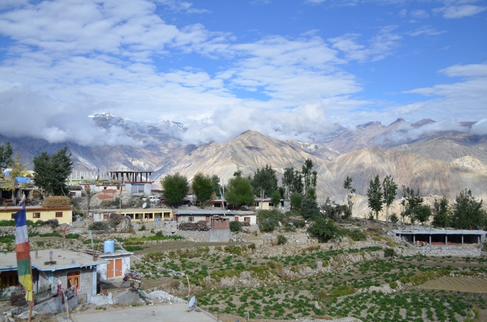 Light & Shadow.
The perspective of viewing any object can change with the light & shadow falling upon it.
And here while waiting for the return bus from Nako, I witnessed the change in whole landscape with the light of the sun & the shadows of the clouds.