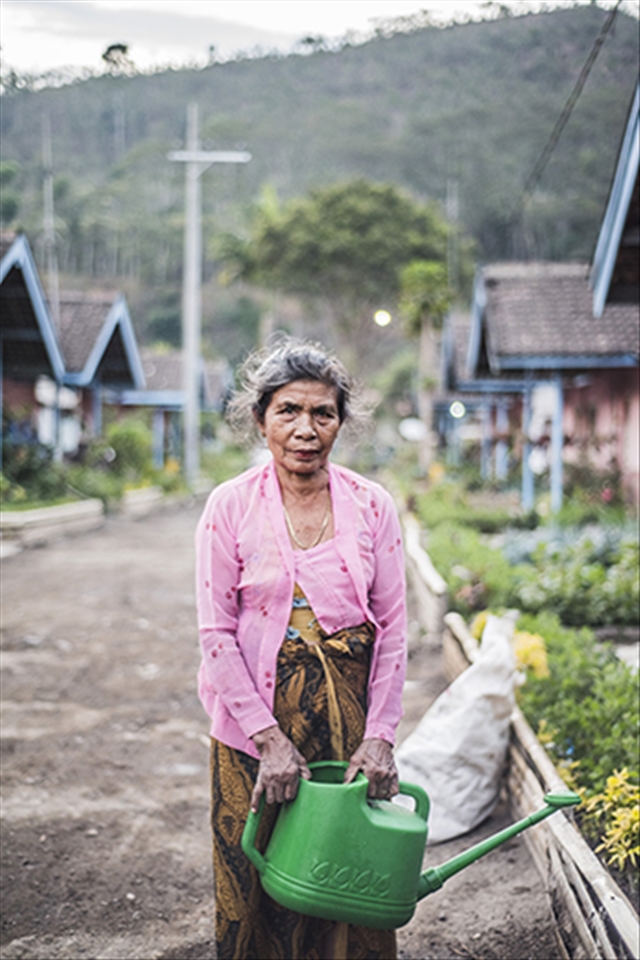 Old generation do her routine every day on sunset