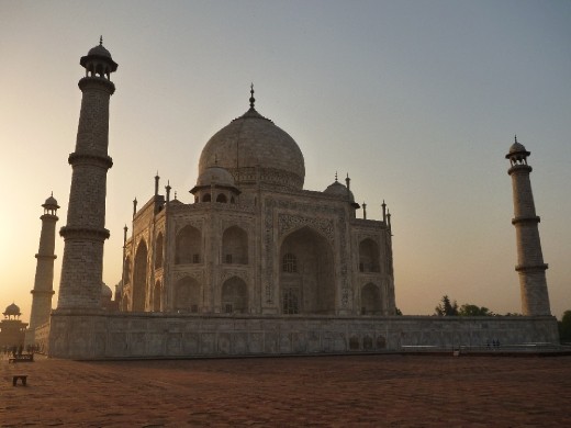 Another side view of the Taj with the sun coming up!