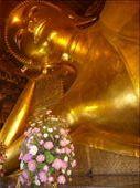 Enormous reclining Buddha in Wat Pho: by paulpiorun, Views[260]