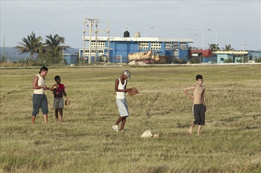 It really is  very common to find baseball on the streets at any time of the day. Its the nacional sport in Cuba.  Children in Habana are always on the street, if they are not interacting with tourists they are playing outdoors among them. 