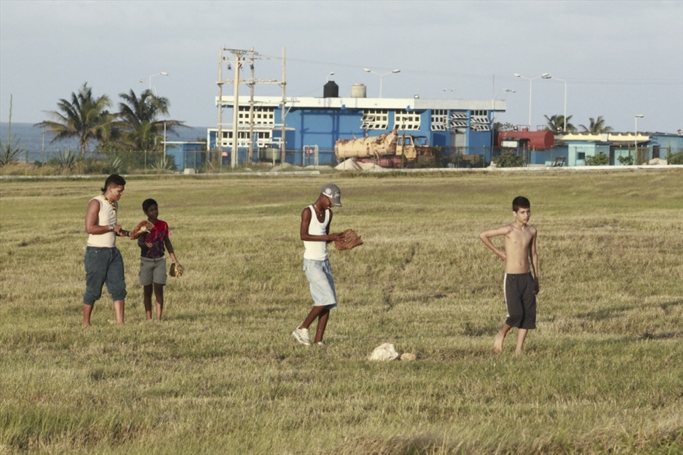 It really is  very common to find baseball on the streets at any time of the day. Its the nacional sport in Cuba.  Children in Habana are always on the street, if they are not interacting with tourists they are playing outdoors among them. 