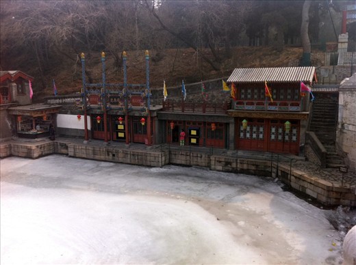 I love the way she stands at the door, like waiting for someone who never came.
It makes me feel a little sad.