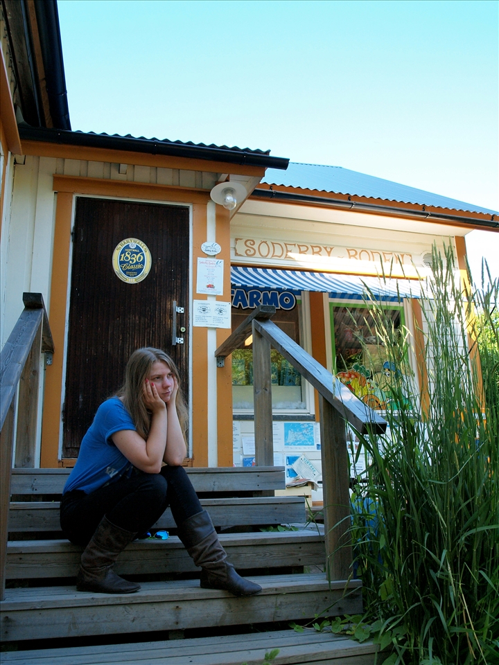 The only shop on the small island closes early so the locals who work in the city have to buy their food there and transport it down to the island. No local goodies today.