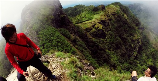 The ultimate quest in conquering fear of heights (Pico de Loro's Monolith)