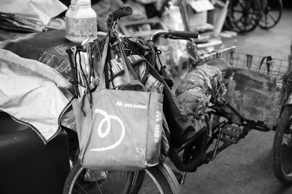 This vehicle is what some residents there do for a living.  A tricycle with a large rusty basket behind can load heavy recyclable wastes which can later be exchanged to cash.  Every morning, they ride around the corner of the city to collect recyclable wastes.  The more they get, the more income they earn.