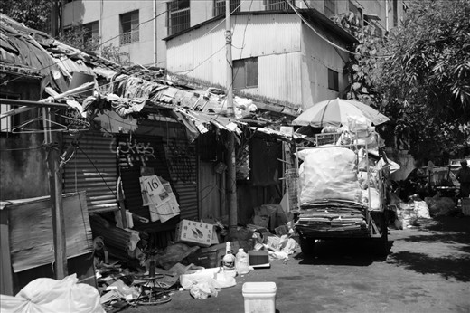 The cart was then 
loaded with heavy recyclable waste. Debris and broken furniture scattered everywhere in the area. There were graffiti on the metal door and the roof is collapsed.  With the Calendar on the door indicating the wrong date, it seemed like the time was frozen in the zone.  It's hard to believe that just a few steps away from here was the heart of Taipei.