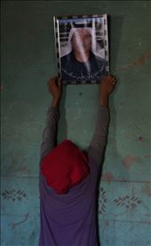 Safaa holds her grandfather's picture.: by peru2015, Views[309]