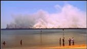 Holiday makers watch on as the Bushfire rages: by petas, Views[182]