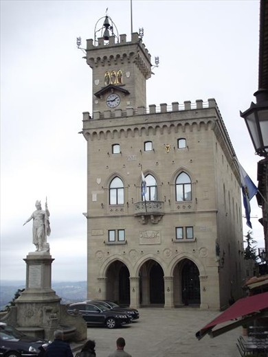 3 San Marino - Piazza della Liberta