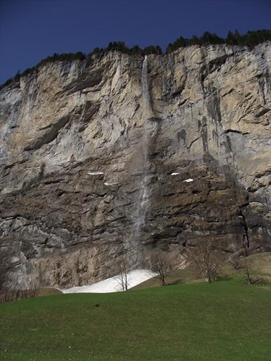 14 Lautenbrunnen - Staubbach Fall in morning