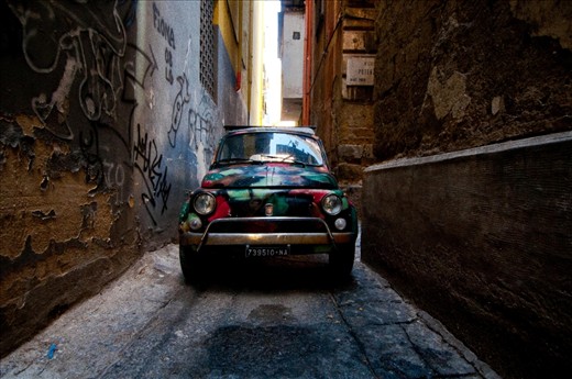  A Fiat500 an evergreen (colored) master piece of the Italian industry. Trapped in this narrow street between these walls gave me an impression of an everlasting nostalgia that never will fade away.

