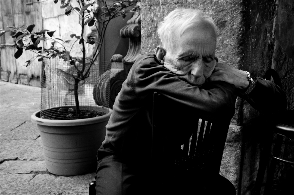
Naples said to be a dangerous city. Probably there are place where it is not suggested to go, however this gentleman having a peaceful nap during daily siesta off the beaten track gives me completely different impression. 

