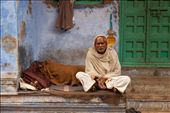 Many elderly people from across India go to Varanasi and spend their last days and wait for death to arrive. It is not an exaggeration to say that almost half a million of such people reside in this oldest & holiest of cities for Hindus in India.: by photojournal, Views[1043]