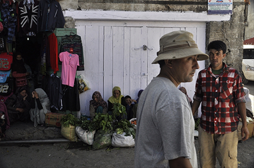Tourist and the Bazar (Market) Sonmarg, Jammu and Kashmir, India
