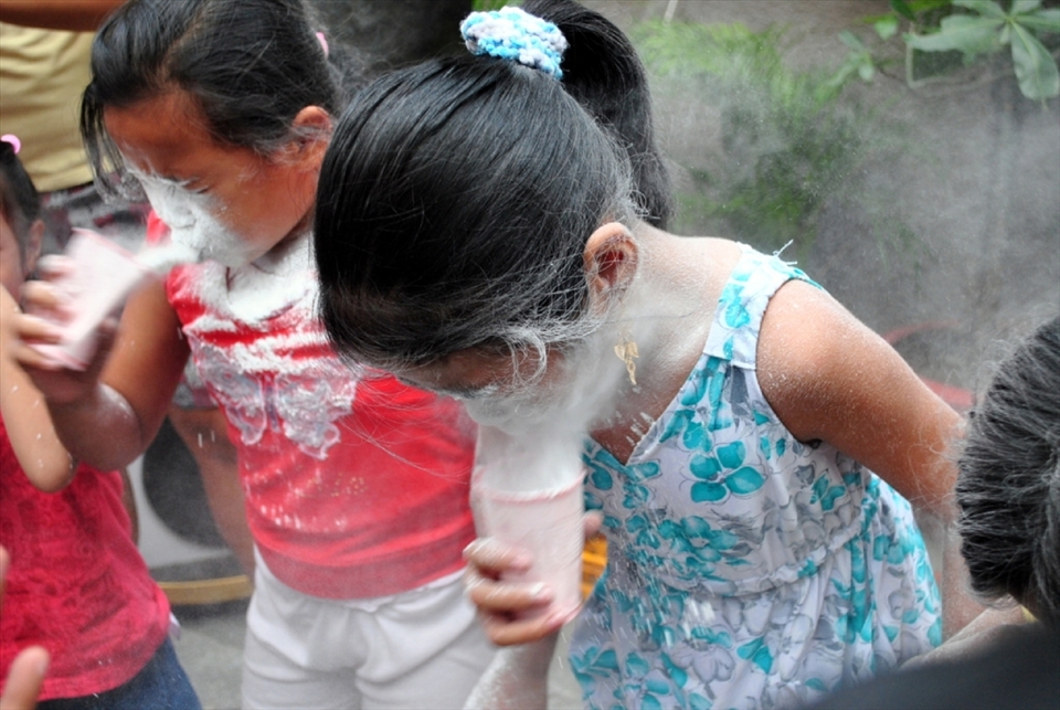 A Filiino Fiesta parlor games