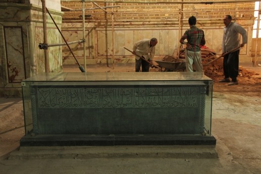 Iran - Kashan - Shah Abbas cenotaph (Shrine under renovation)