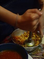 Iran - food - Dizi - step 2: pounding the meat and vegetables : by piglet, Views[372]